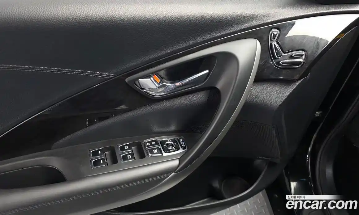 Hyundai Grandeur 2015 3.0 Автомат в Москве № 715113, фото 16