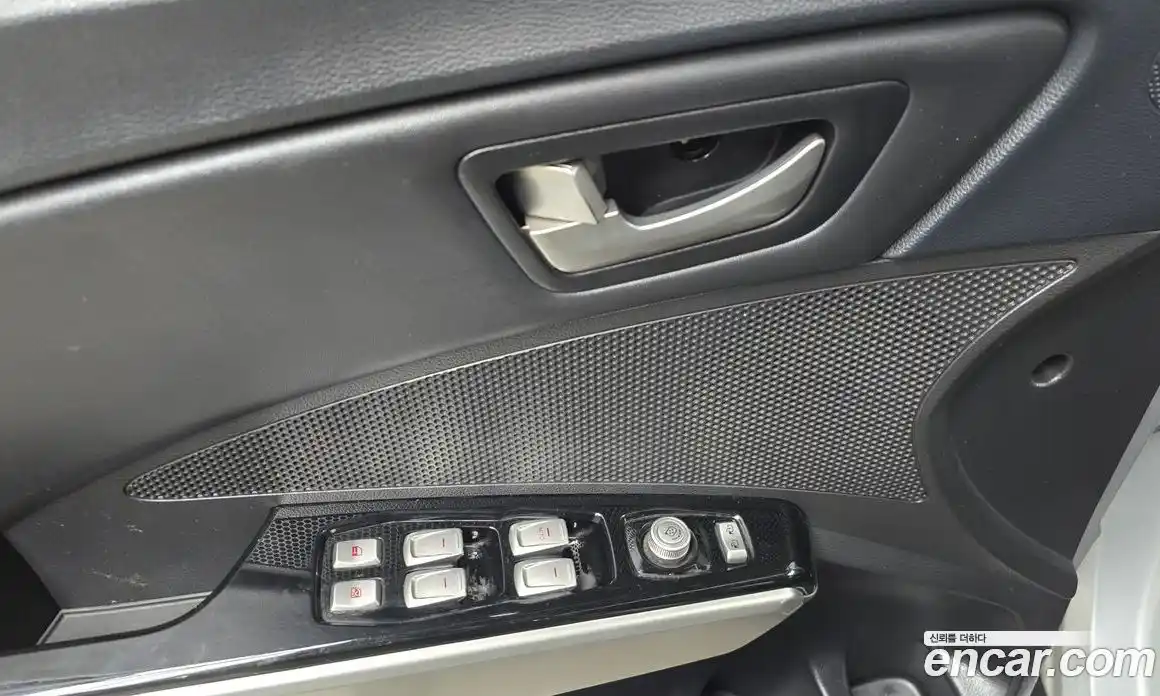 SsangYong TIBOLI 2016 1.6 Автомат в Москве № 717687, фото 17