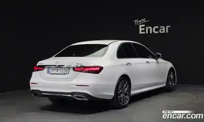 Mercedes-Benz E-Class 2023 2.0 Автомат в Москве № 721899, миниатюра 2