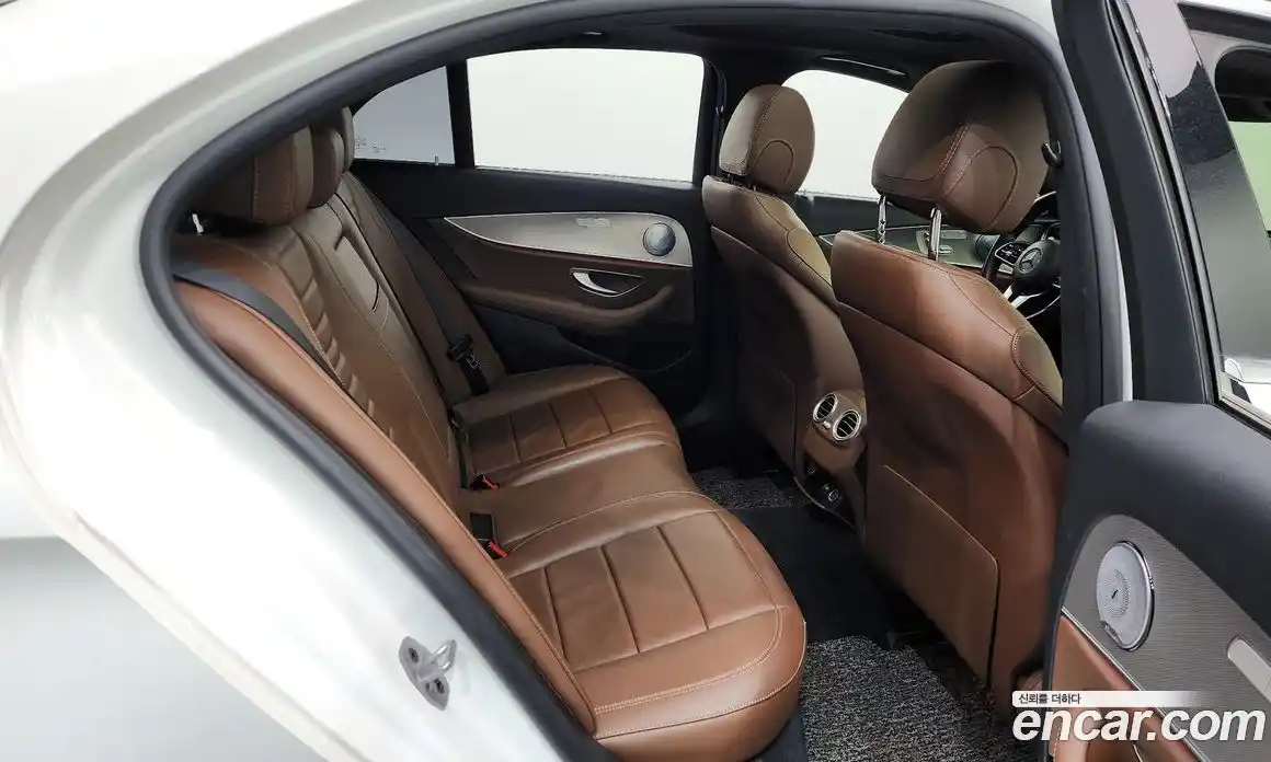 Mercedes-Benz E-Class 2019 2.0 Автомат в Москве № 722730, фото 12