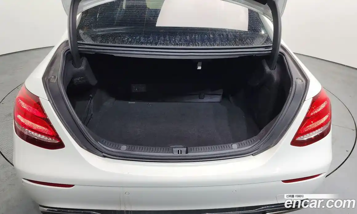 Mercedes-Benz E-Class 2019 2.0 Автомат в Москве № 722730, фото 20