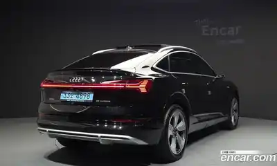 Audi e-tron 2022 0.2 Автомат в Москве № 723373, миниатюра 2