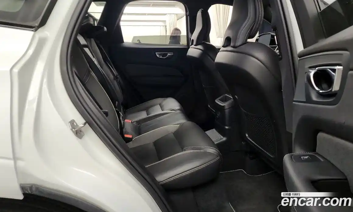 Volvo XC60 2021 2.0 Автомат в Москве № 724050, фото 12