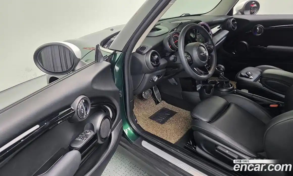 Mini Cooper 2018 1.5 Автомат в Москве № 724840, фото 13