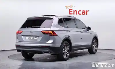 Volkswagen Tiguan 2020 2.0 Автомат в Москве № 725147, миниатюра 2