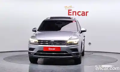 Volkswagen Tiguan 2020 2.0 Автомат в Москве № 725147, миниатюра 3