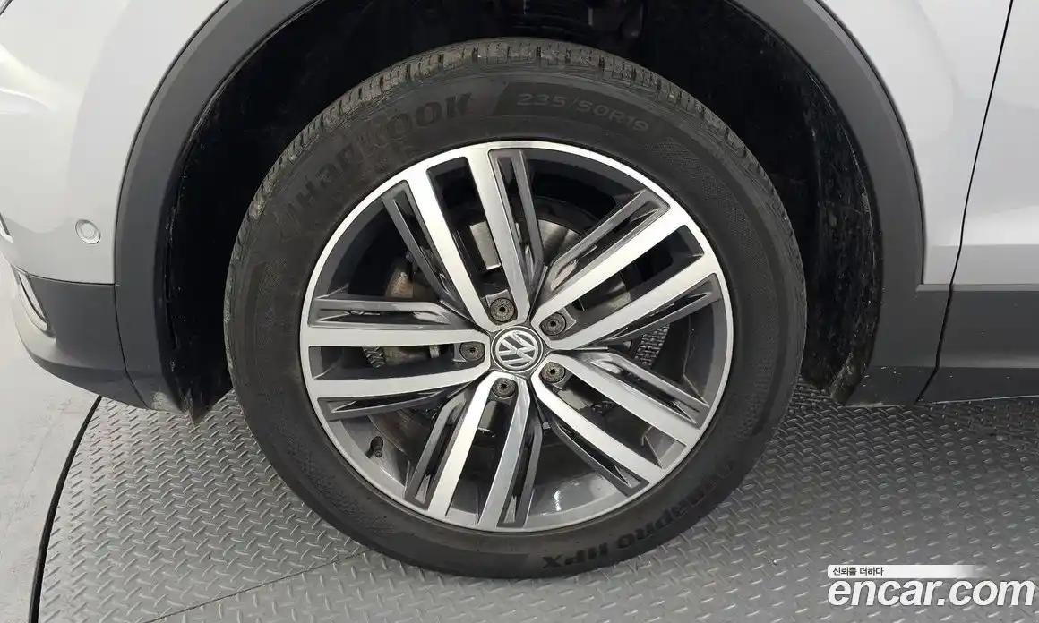 Volkswagen Tiguan 2020 2.0 Автомат в Москве № 725147, фото 5