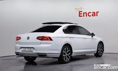 Volkswagen Passat 2018 2.0 Автомат в Москве № 750117, миниатюра 2