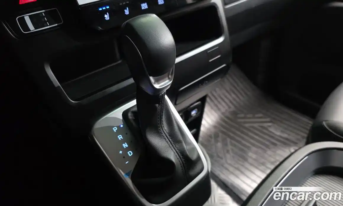 Hyundai Staria 2025 3.5 Автомат в Москве № 755968, фото 8