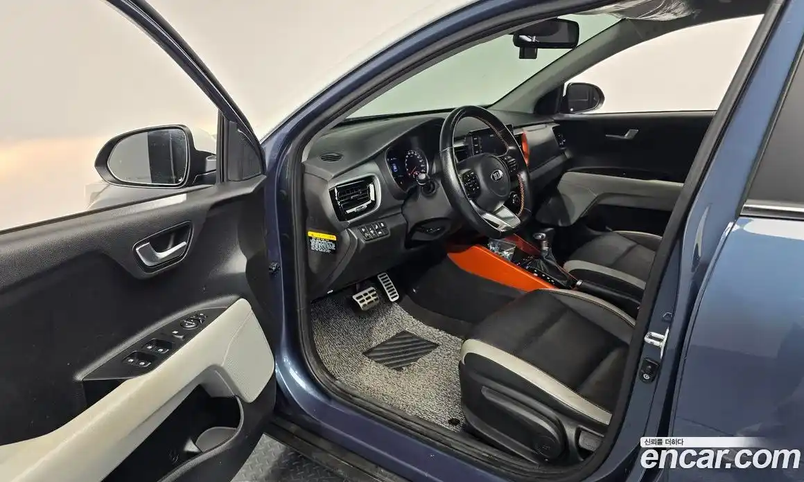 Kia Stonic 2020 1.4 Автомат в Москве № 757510, фото 9