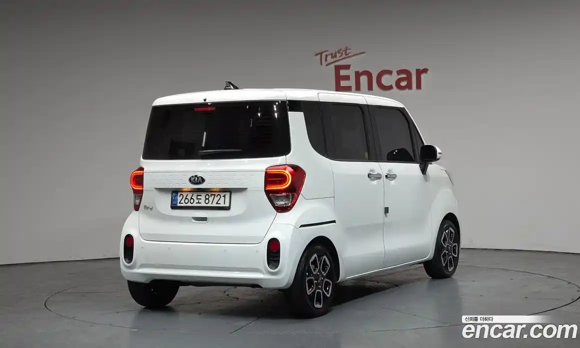 Kia Ray 2020 1.0 Автомат в Москве № 757602, фото 1