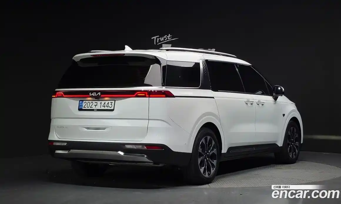 Kia Canival 2023 3.5 Автомат в Москве № 758274, фото 2