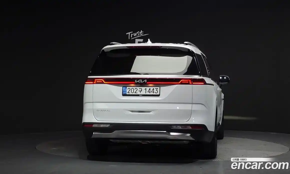 Kia Canival 2023 3.5 Автомат в Москве № 758274, фото 4