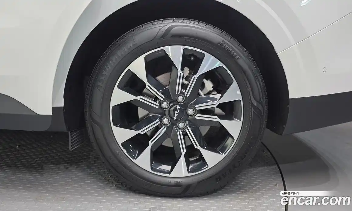 Kia Canival 2023 3.5 Автомат в Москве № 758274, фото 5