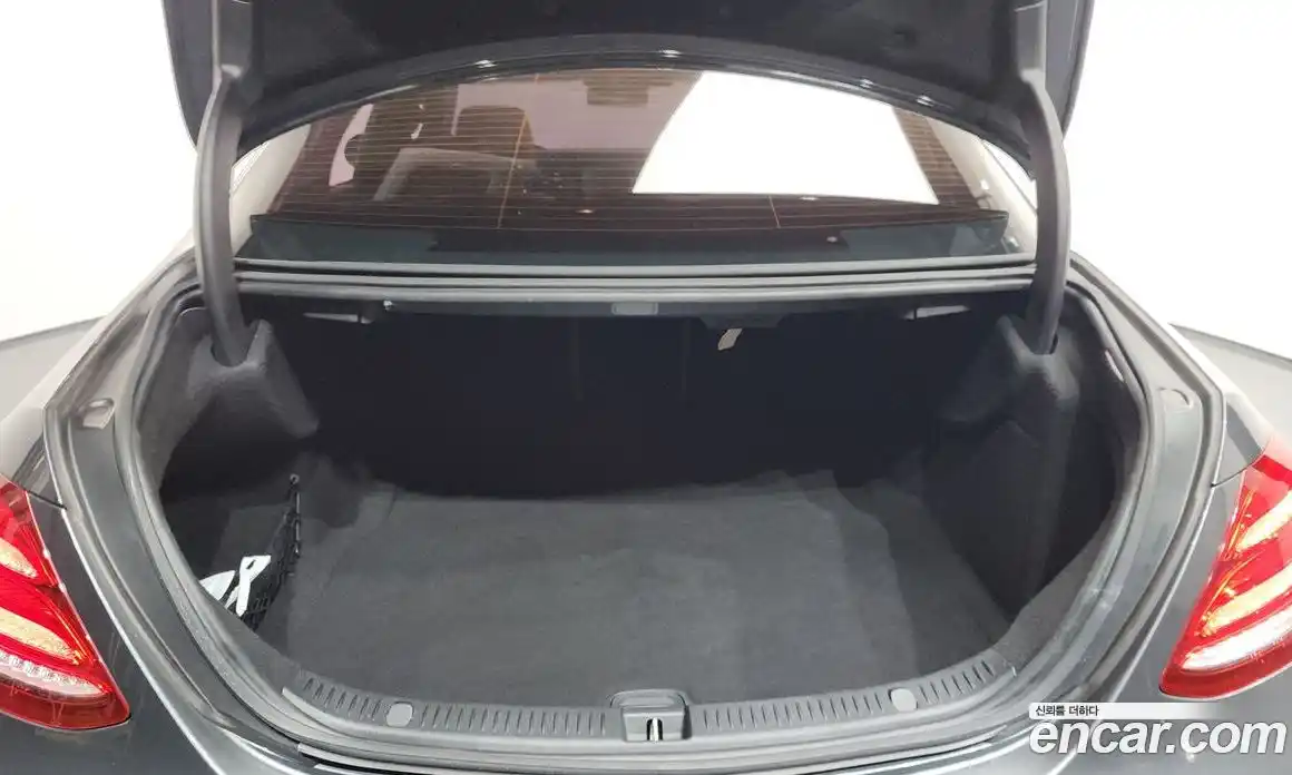 Mercedes-Benz E-Class 2017 2.0 Автомат в Москве № 764345, фото 20