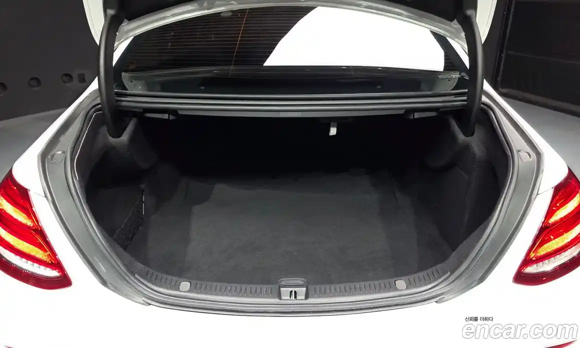 Mercedes-Benz E-Class 2018 2.0 Автомат в Москве № 764558, фото 20