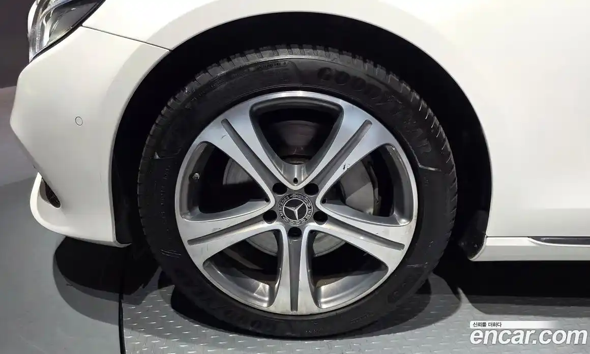 Mercedes-Benz E-Class 2018 2.0 Автомат в Москве № 764558, фото 5