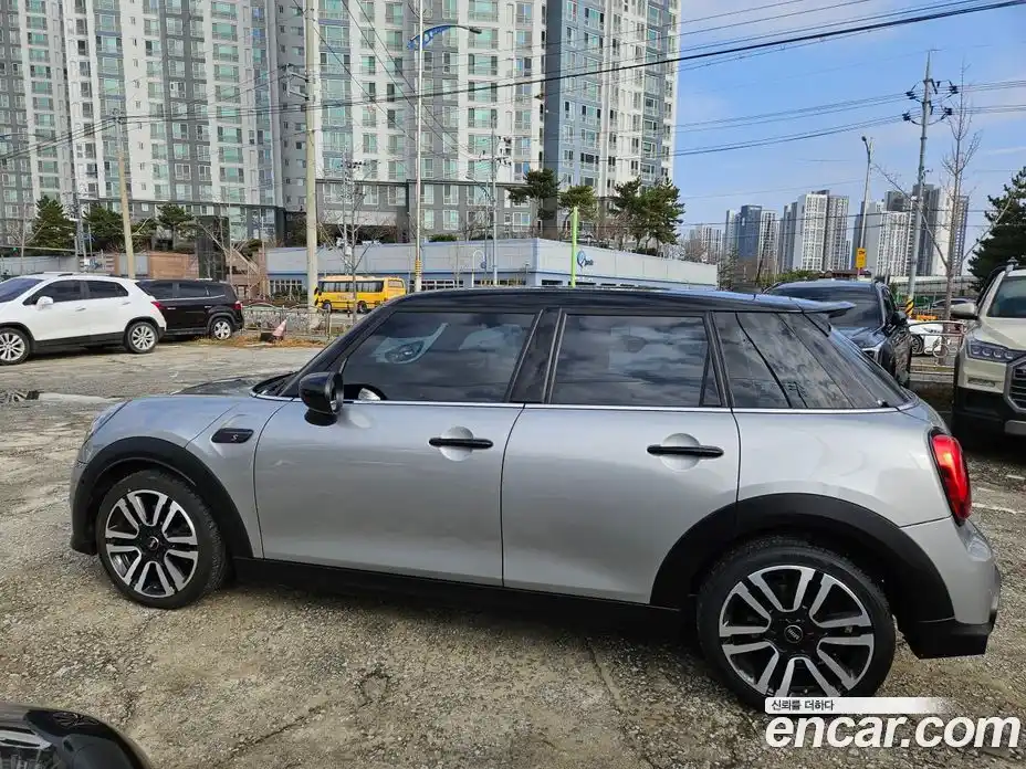 Mini Cooper 2024 2.0 Автомат в Москве № 766357, фото 3