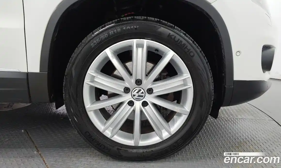 Volkswagen Tiguan 2013 2.0 Автомат в Москве № 199228, фото 5