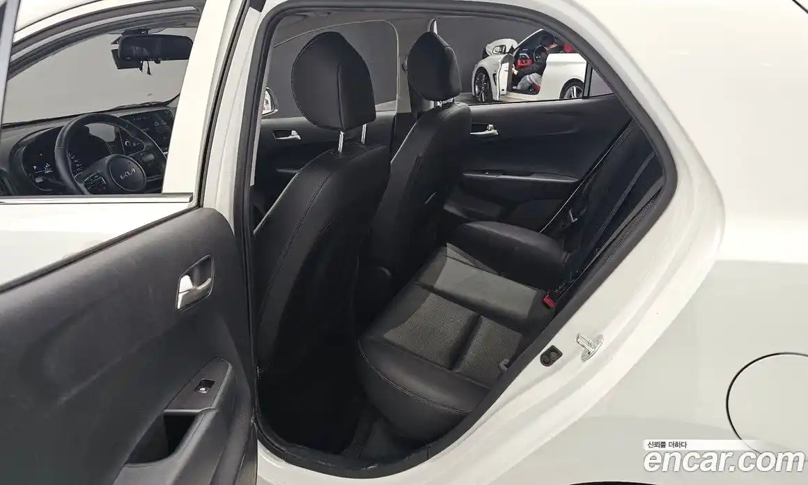 Kia Morning 2023 1.0 Автомат в Москве № 716140, фото 12