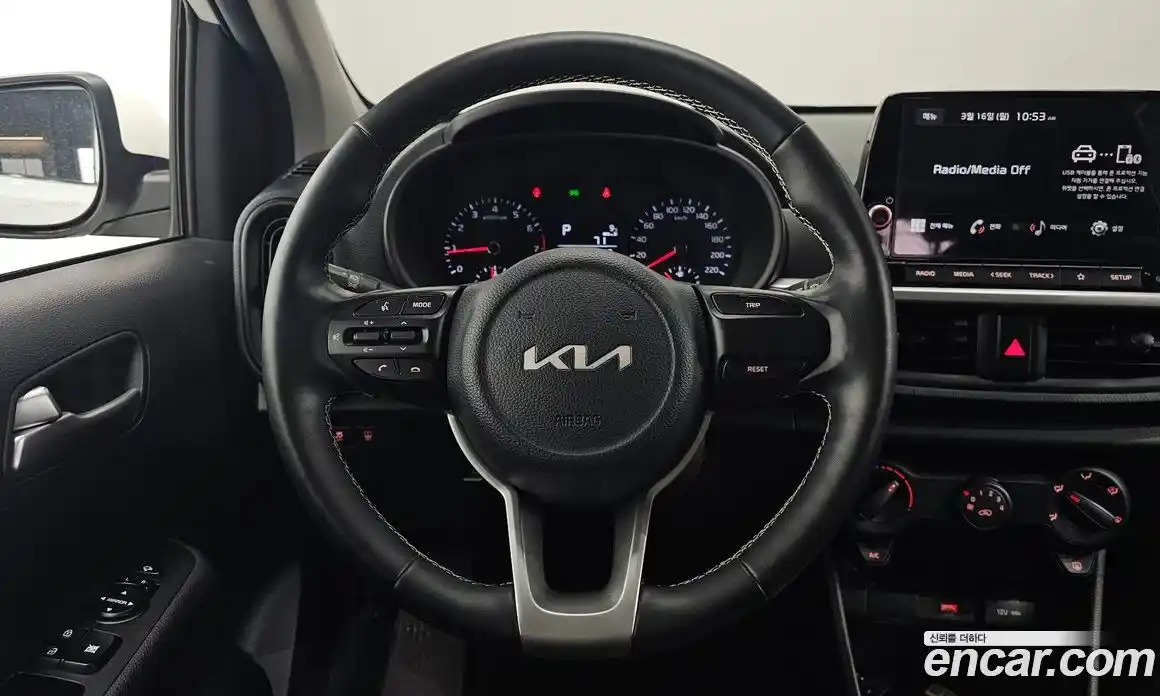 Kia Morning 2023 1.0 Автомат в Москве № 716140, фото 13