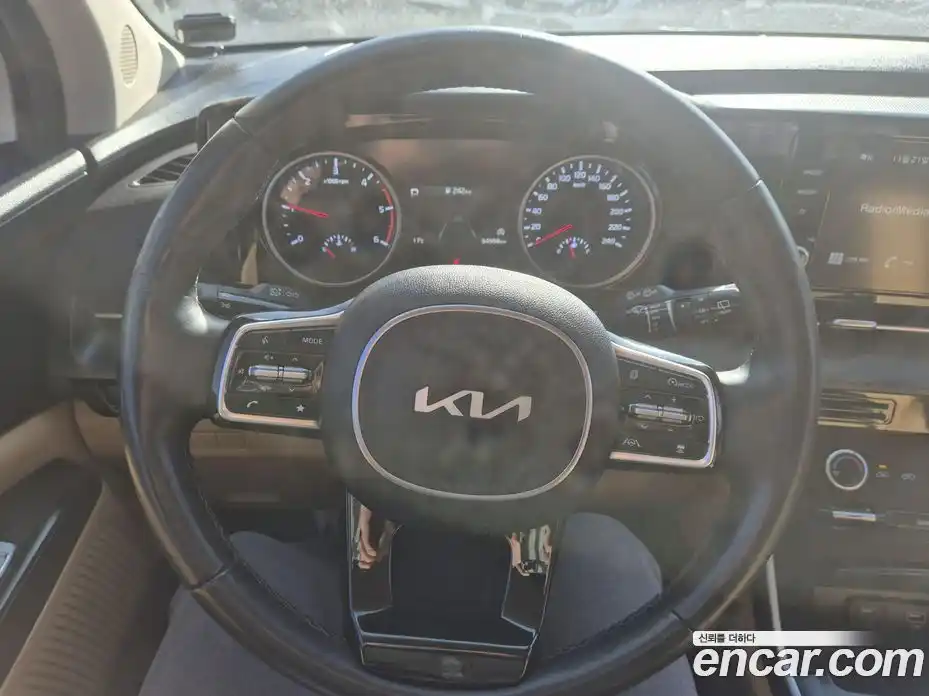 Kia Canival 2023 2.2 Автомат в Москве № 716550, фото 9