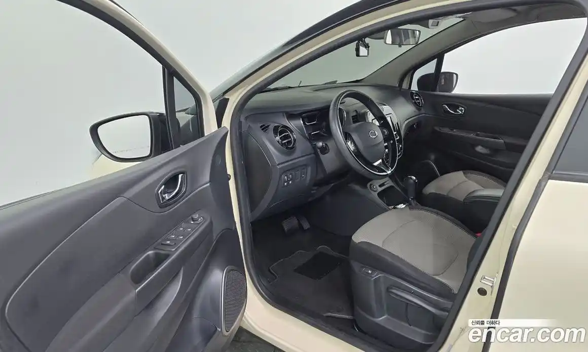 Renault QM3 2014 1.5 Автомат в Москве № 719985, фото 10