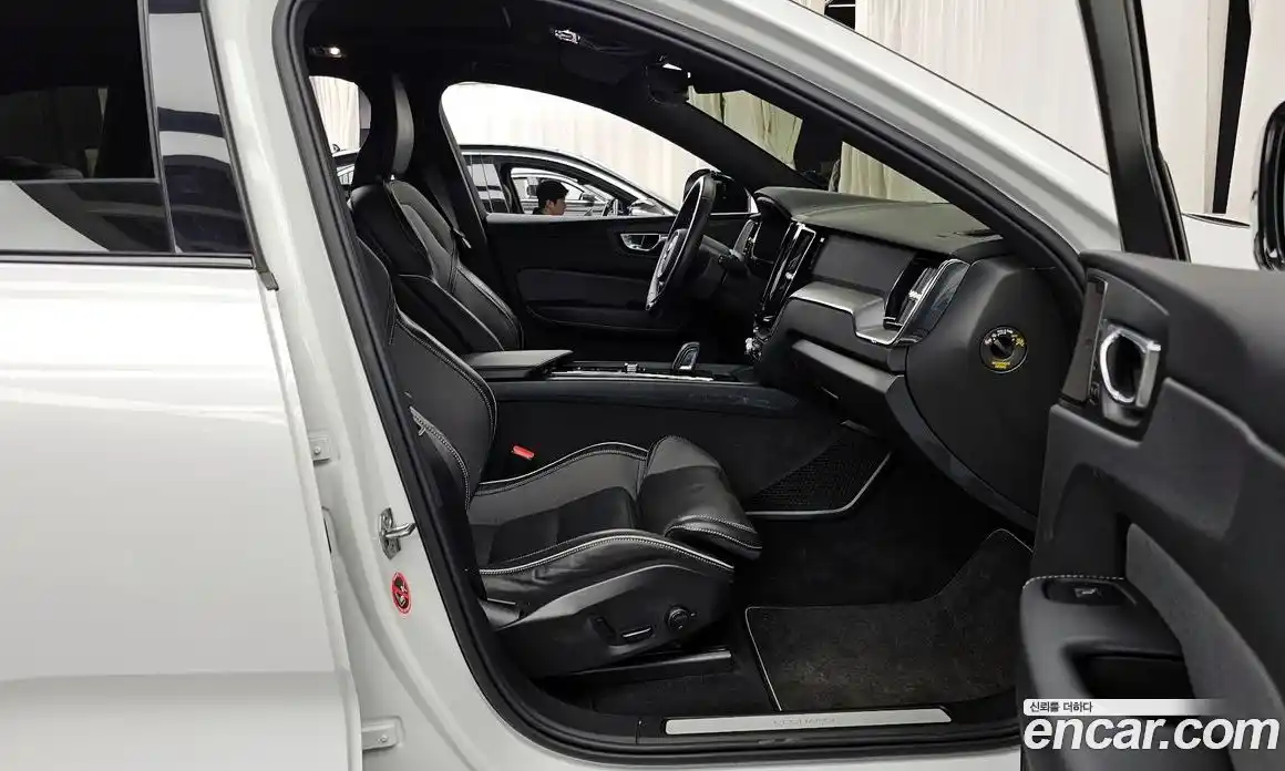 Volvo XC60 2021 2.0 Автомат в Москве № 724082, фото 11