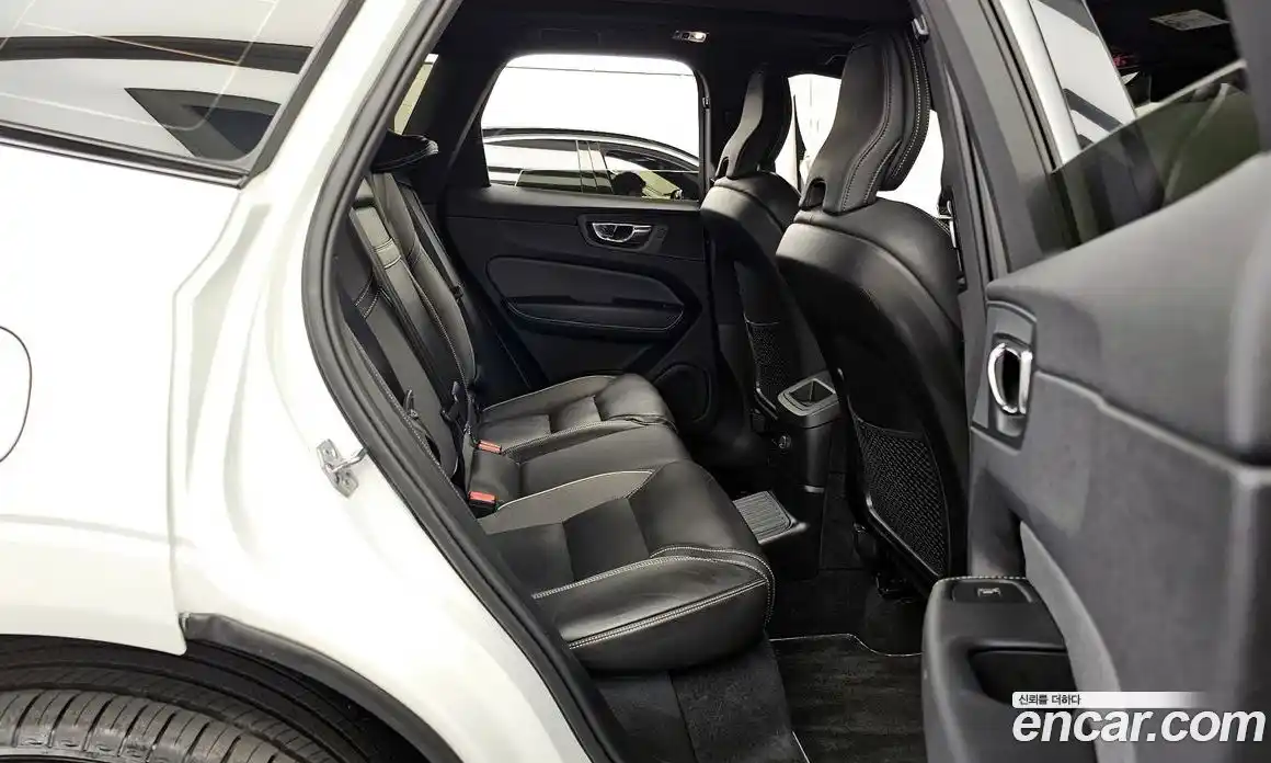 Volvo XC60 2021 2.0 Автомат в Москве № 724082, фото 12