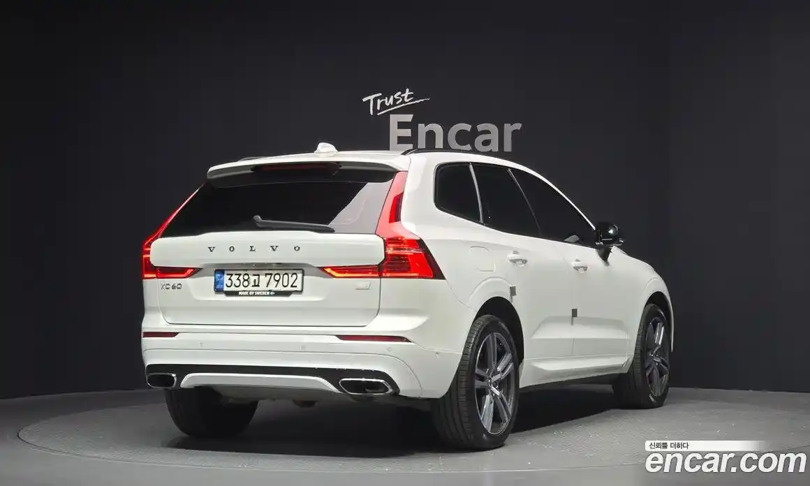 Volvo XC60 2021 2.0 Автомат в Москве № 724082, фото 2
