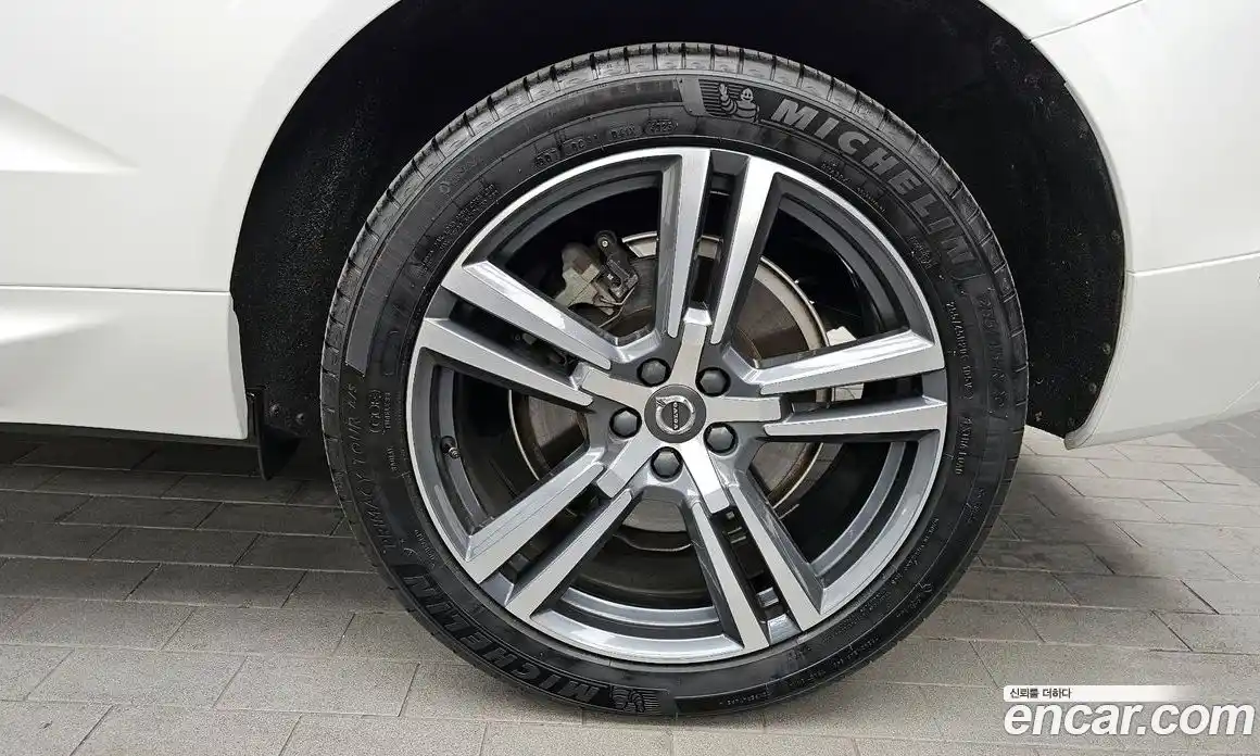 Volvo XC60 2021 2.0 Автомат в Москве № 724082, фото 5