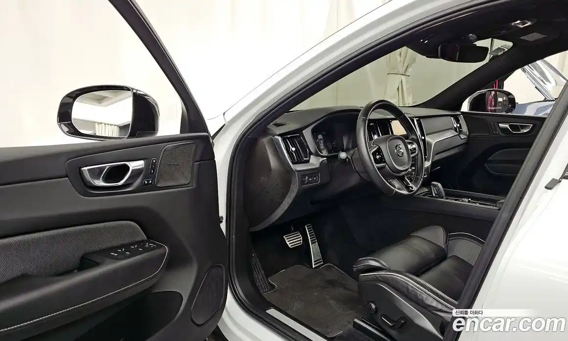 Volvo XC60 2021 2.0 Автомат в Москве № 724082, фото 10
