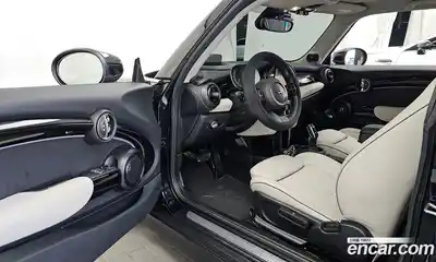 Mini Cooper 2023 2.0 Автомат в Москве № 749745, миниатюра 10