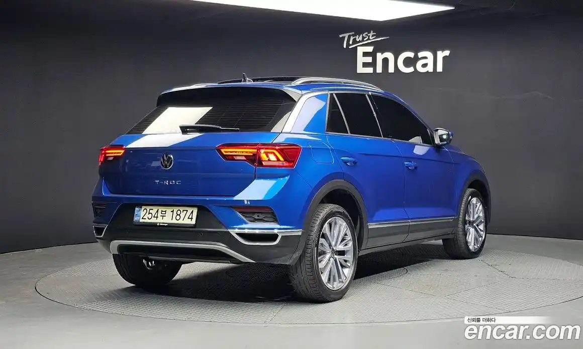 Volkswagen T-Roc 2021 2.0 Автомат в Москве № 749953, фото 2