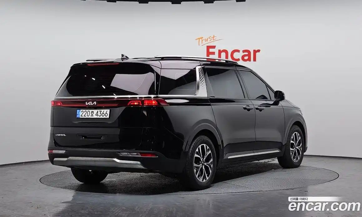 Kia Canival 2023 3.5 Автомат в Москве № 757316, фото 2