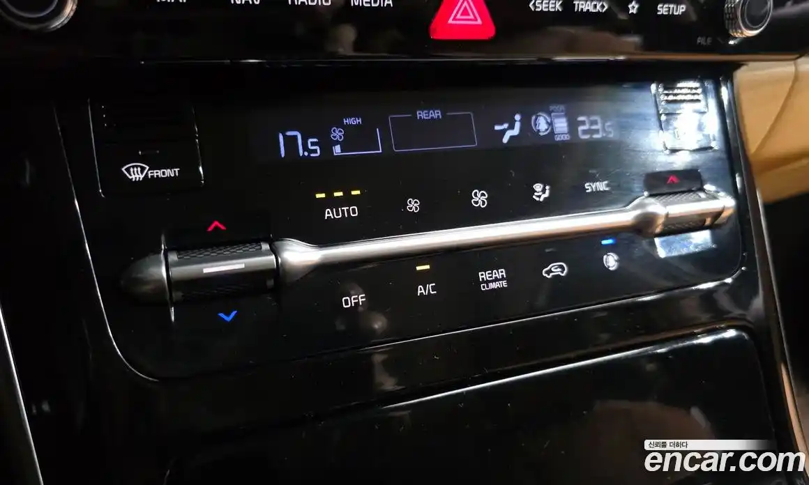 Kia Canival 2022 3.5 Автомат в Москве № 757560, фото 17