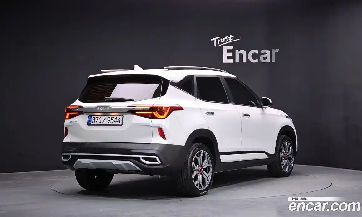 Kia Seltos 2022 1.6 Автомат в Москве № 757888, фото 2