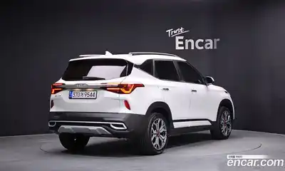 Kia Seltos 2022 1.6 Автомат в Москве № 757888, миниатюра 2