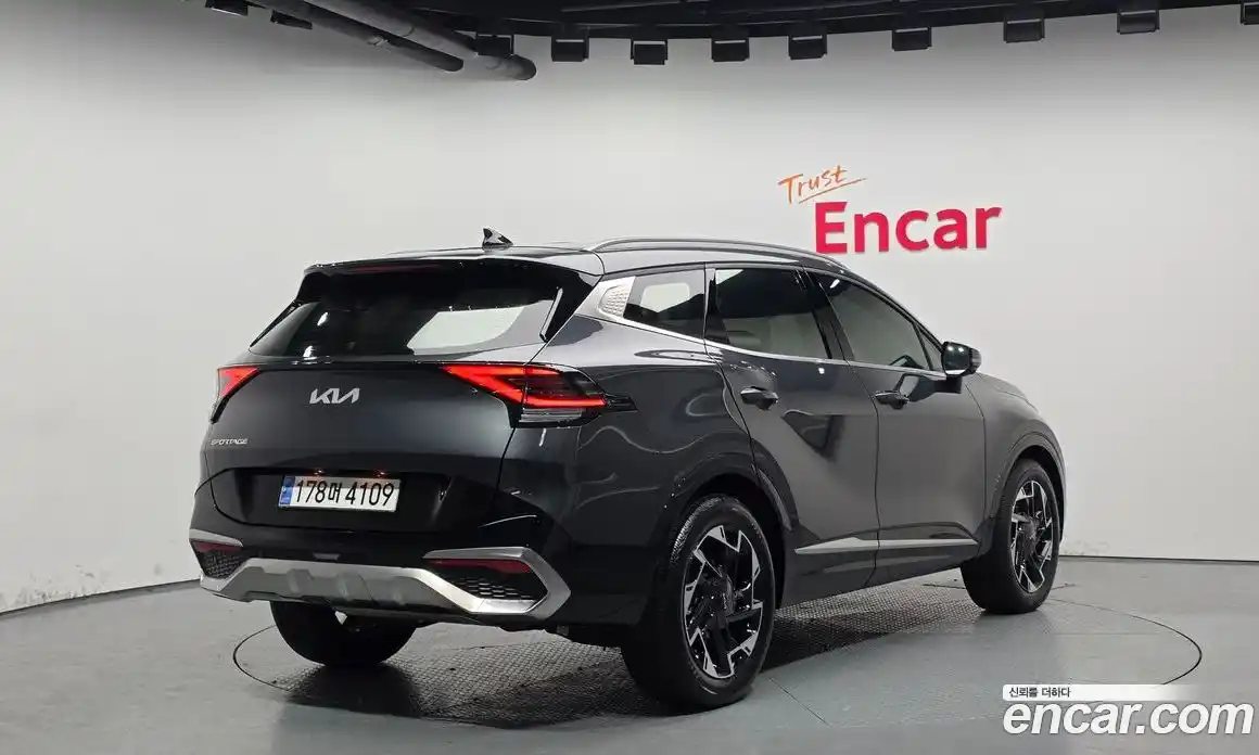 Kia Sportage 2023 1.6 Автомат в Москве № 757942, фото 2