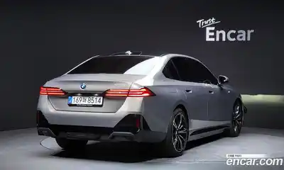 BMW 5-Series 2025 2.0 Автомат в Москве № 762176, миниатюра 2