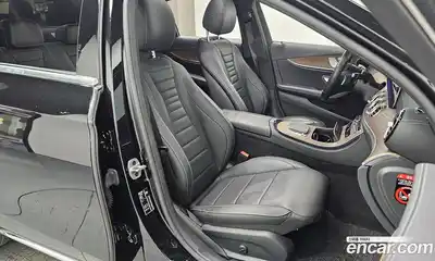 Mercedes-Benz E-Class 2022 2.0 Автомат в Москве № 764420, миниатюра 11