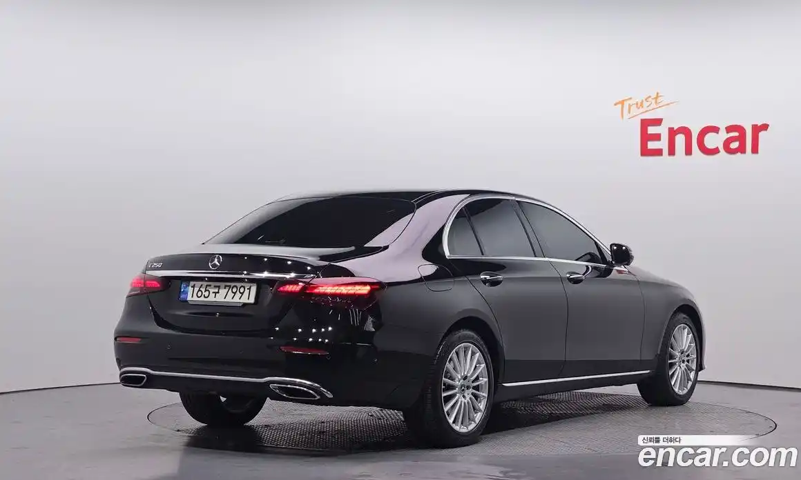 Mercedes-Benz E-Class 2022 2.0 Автомат в Москве № 764420, фото 2