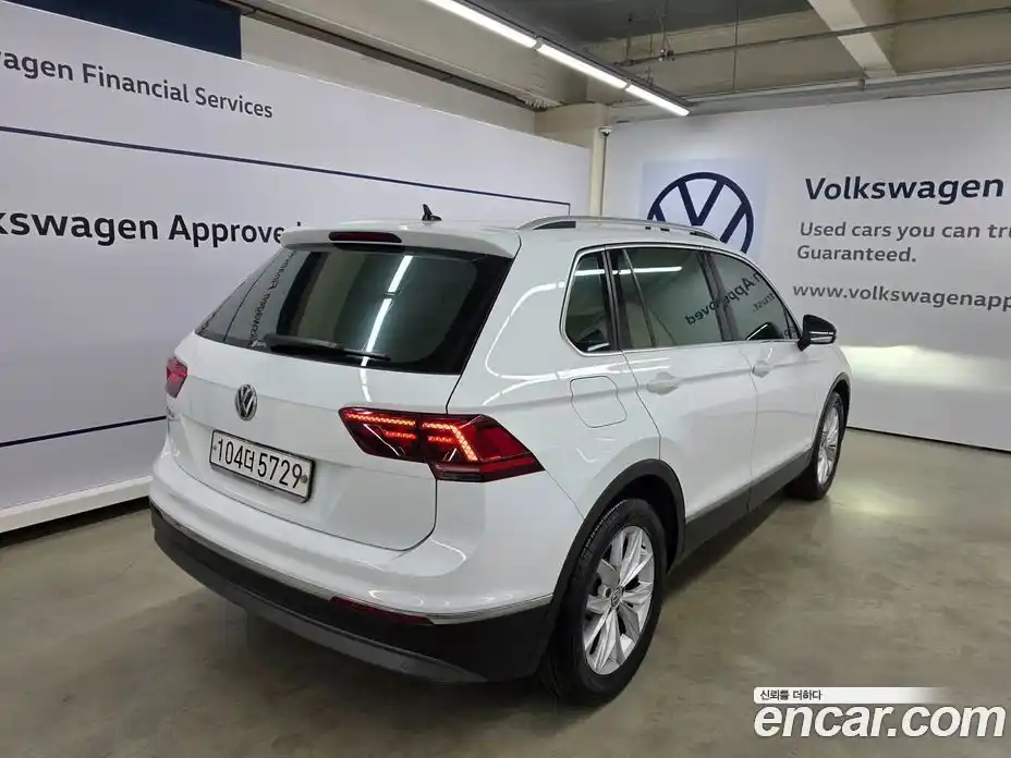 Volkswagen Tiguan 2020 2.0 Автомат в Москве № 767266, фото 2