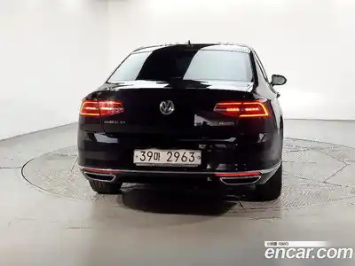 Volkswagen Passat 2018 2.0 Автомат в Москве № 767305, миниатюра 3