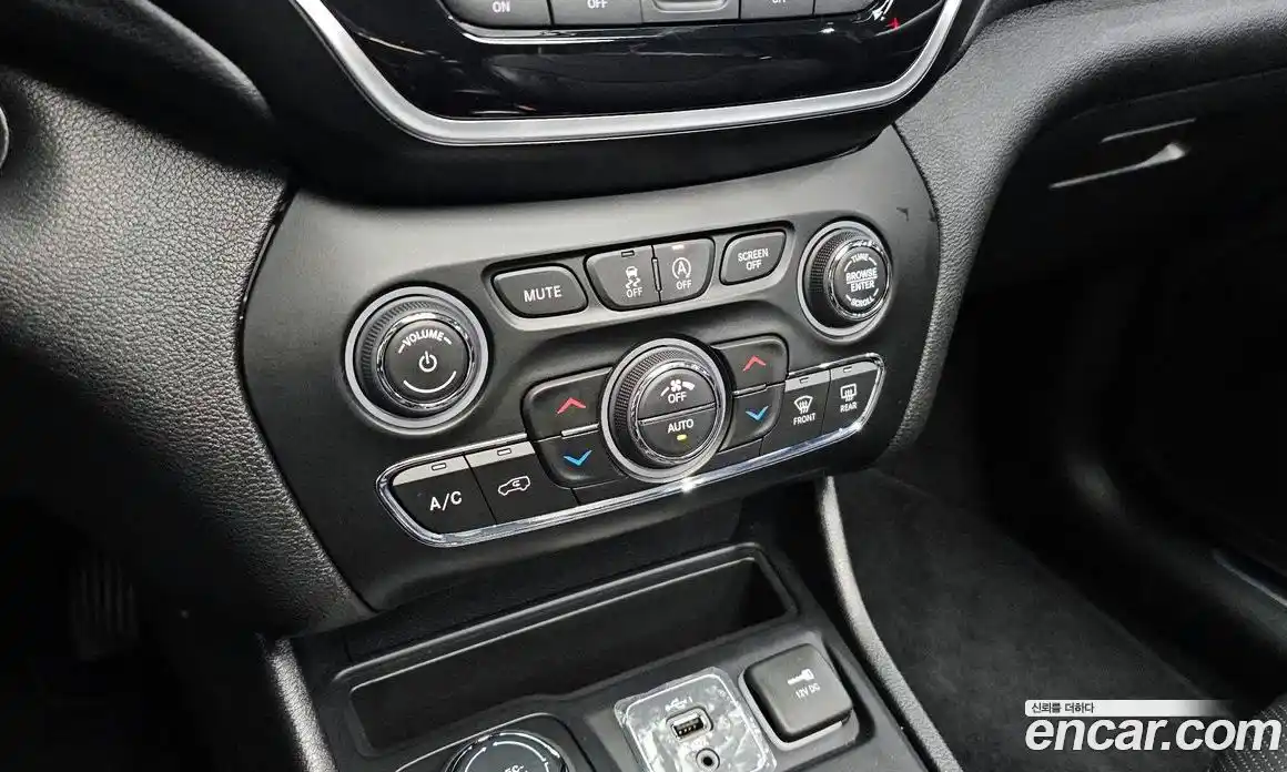 Jeep Cherokee 2020 2.4 Автомат в Москве № 767336, фото 15