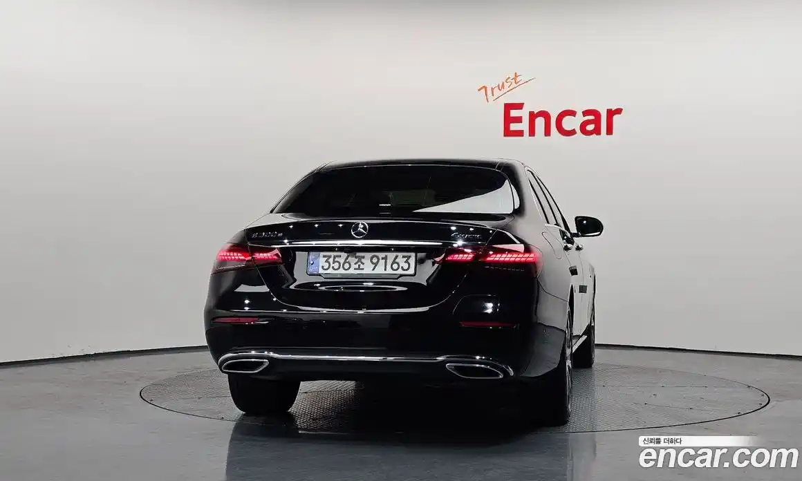 Mercedes-Benz E-Class 2021 2.0 Автомат в Москве № 194149, фото 3