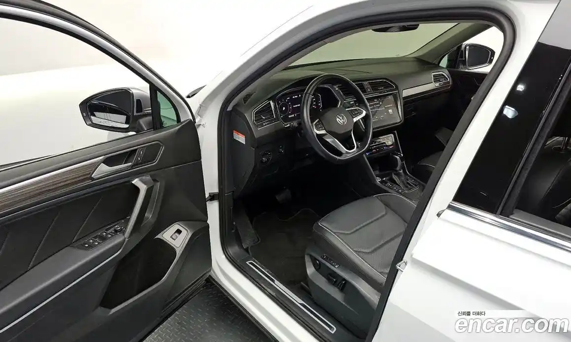 Volkswagen Tiguan 2023 2.0 Автомат в Москве № 198969, фото 11