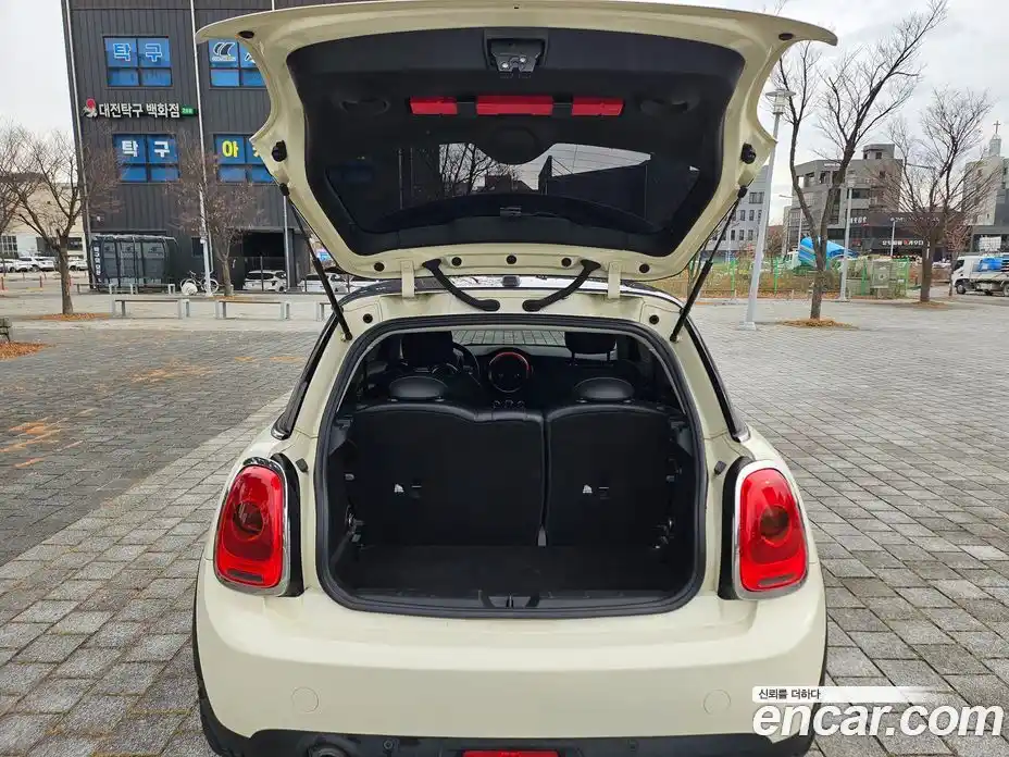 Mini Cooper 2017 1.5 Автомат в Москве № 214428, фото 9