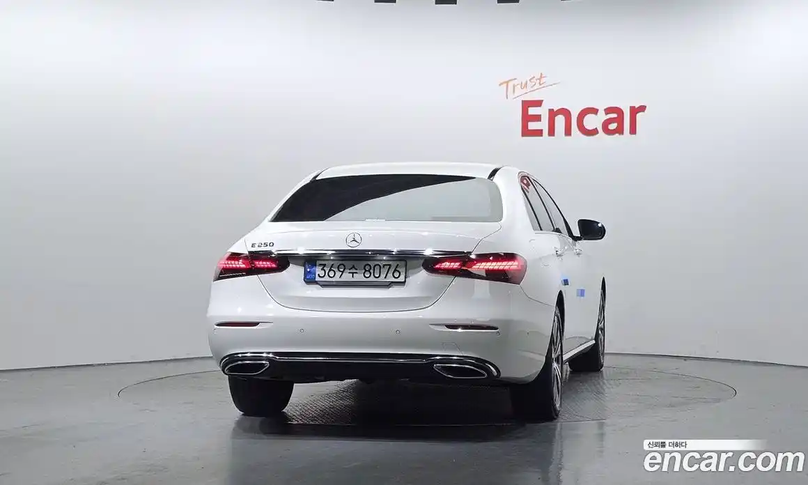 Mercedes-Benz E-Class 2022 2.0 Автомат в Москве № 223121, фото 4