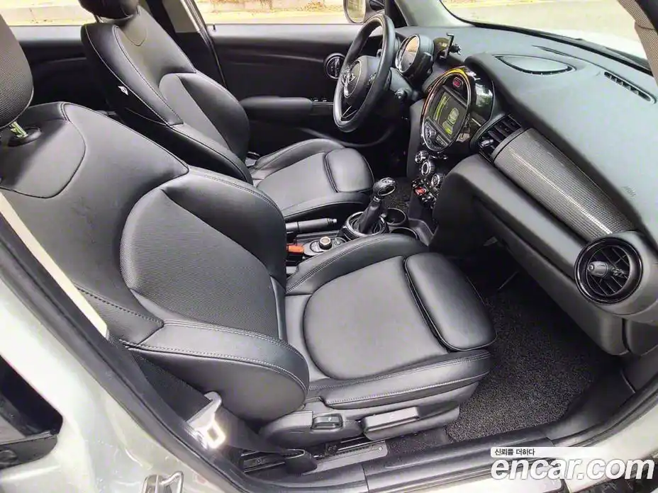 Mini Cooper 2015 1.5 Автомат в Москве № 228334, фото 12